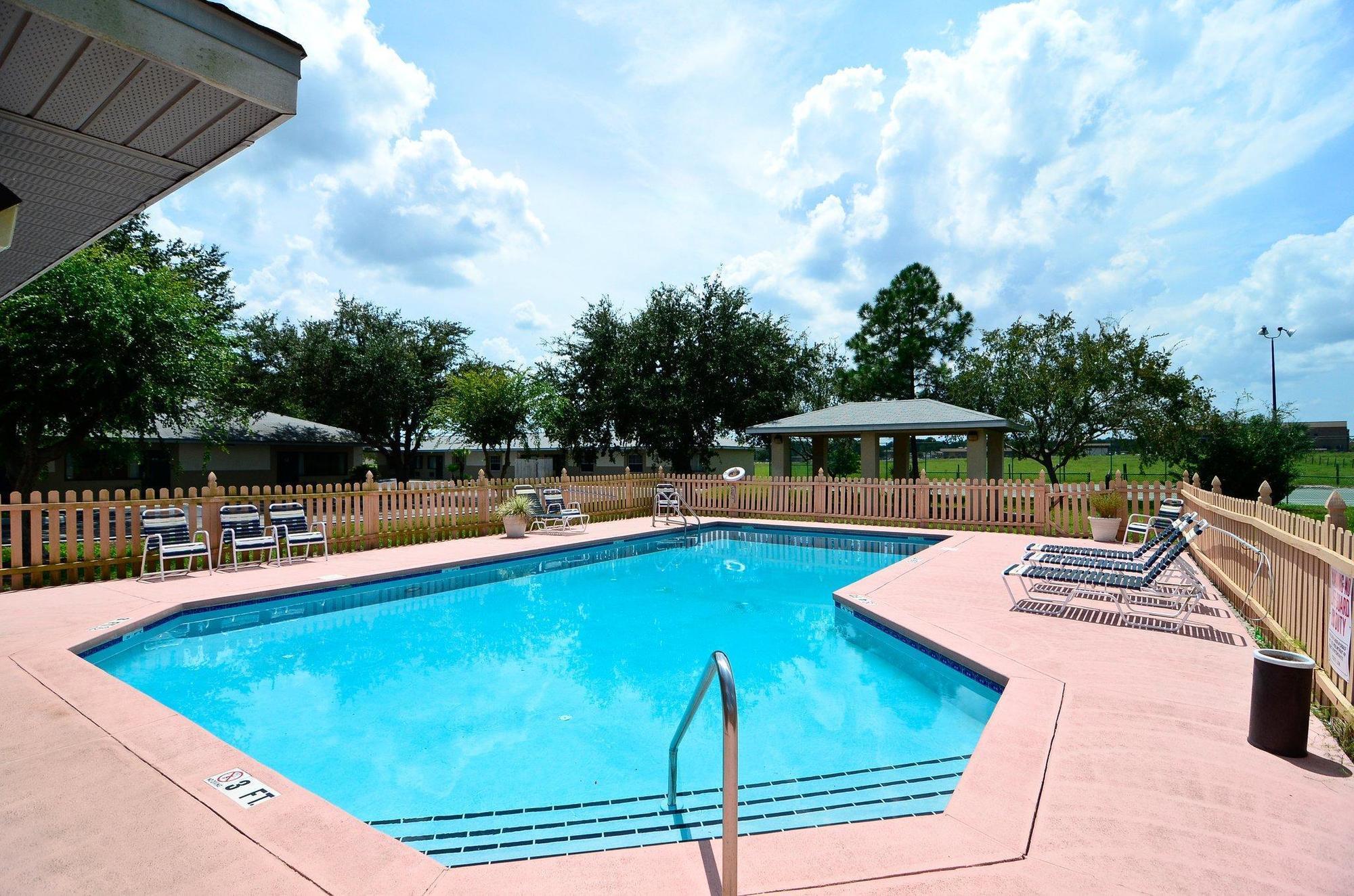 Rodeway Inn & Suites Haines City Extérieur photo